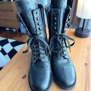 CHANEL Black Leather Interior SOLD ON VESTIARE